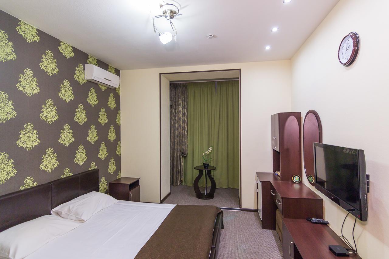 Siesta Hotel Харков Екстериор снимка